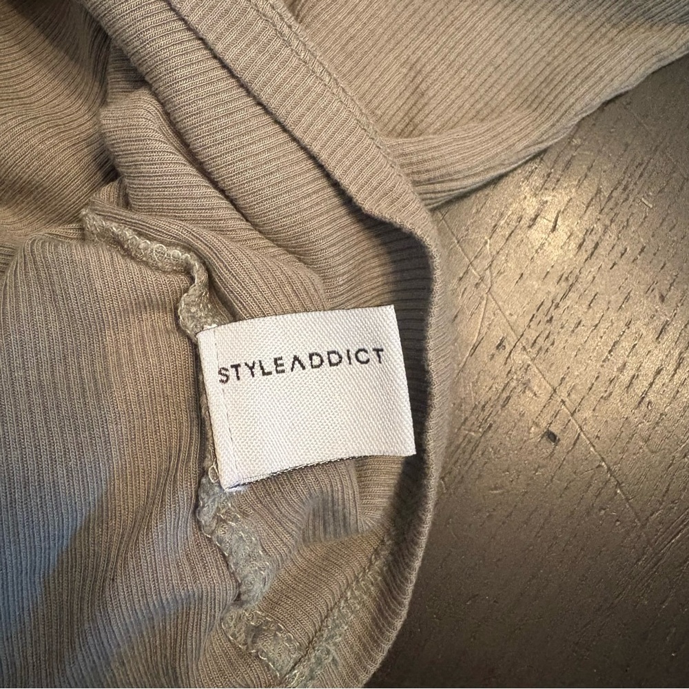 Style Addict Khaki Racerback Ribbed Tank Top - Picture 3 of 3